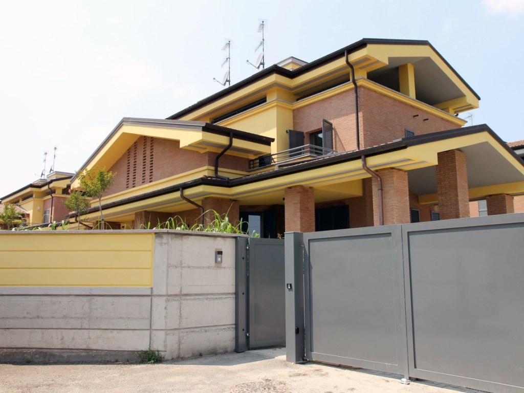 Porzione di Casa in vendita a Parma via Vincenzo Muccioli,