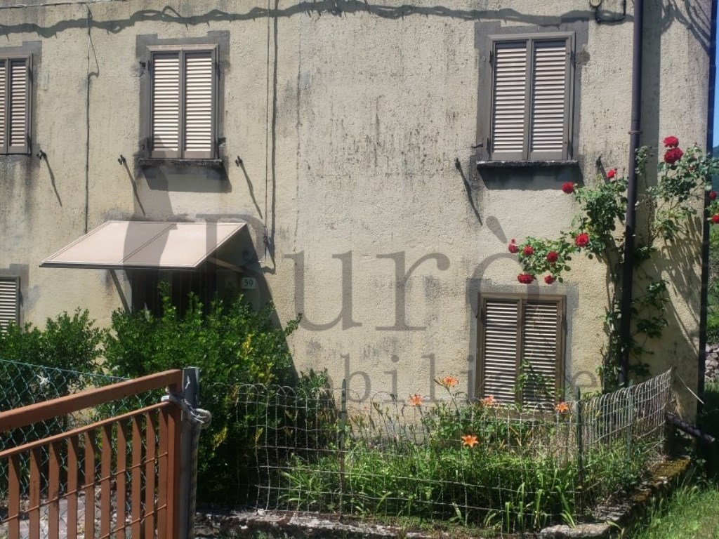 Porzione di Casa in vendita a Varsi località Ronchi, 59
