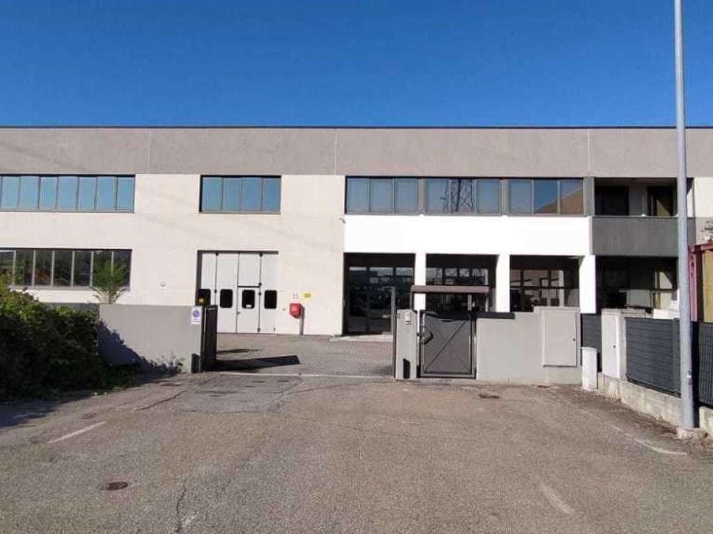 Immobile Industriale in vendita a Parma via Manara,