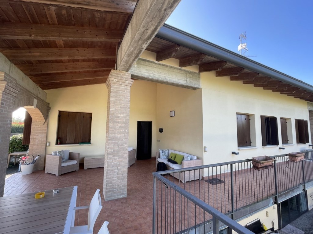 Porzione di Casa in vendita a Parma via Argini Nord, 288