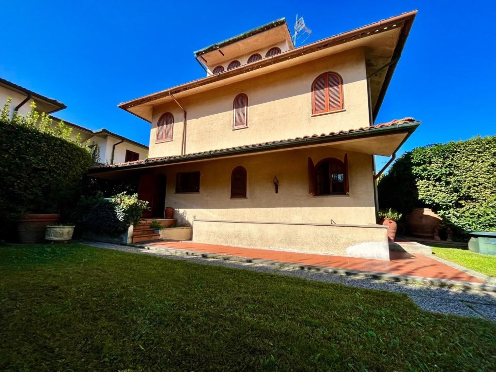 Villa in vendita a Ponsacco viale della Rimembranza,