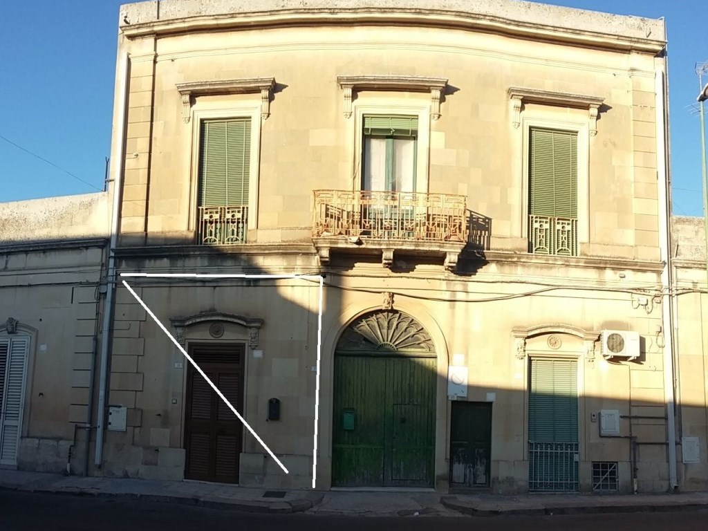Palazzo in vendita a Maglie via Vittorio Veneto 33