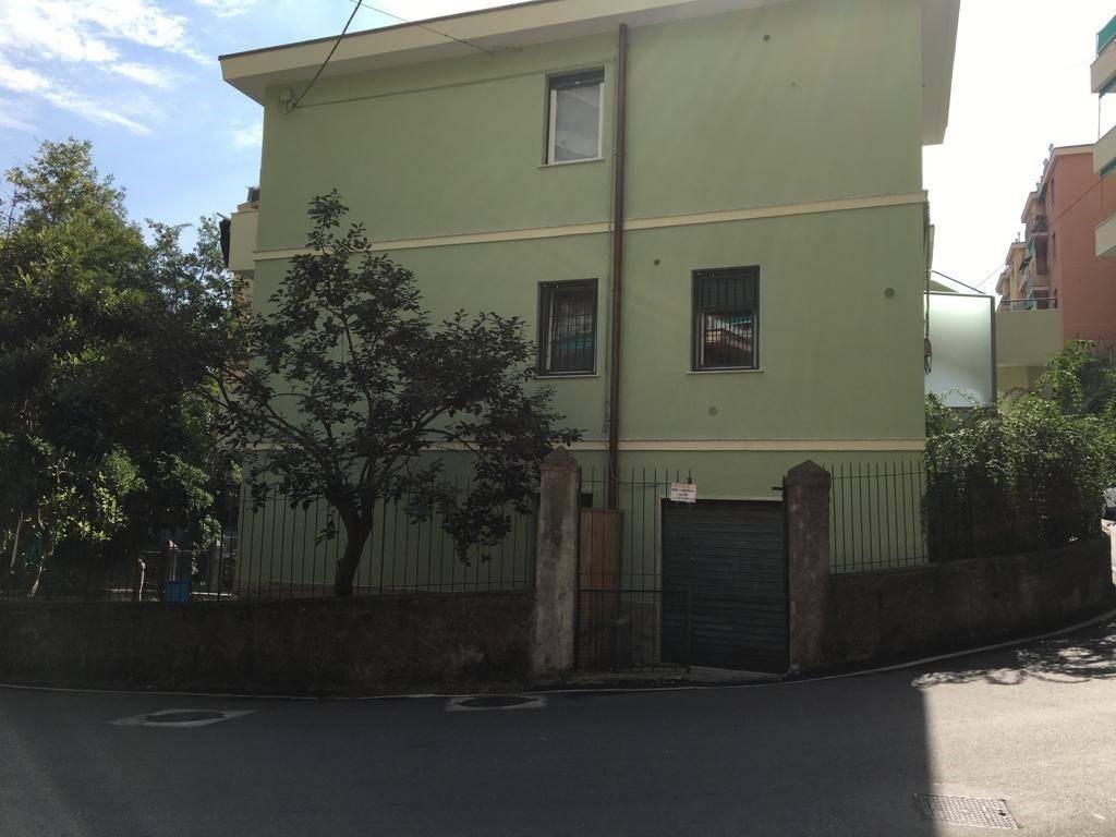 Garage in vendita a Genova via Aurelio Robino