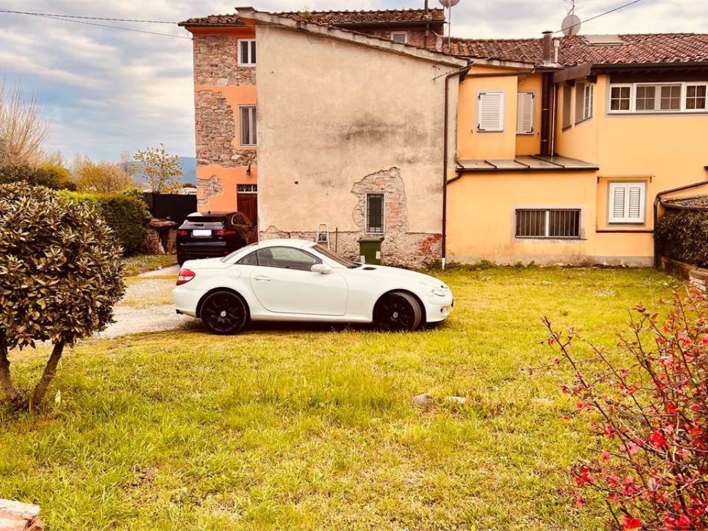 Villa Bifamiliare in vendita a Lucca