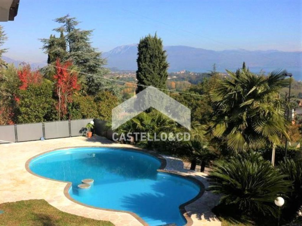 Villa in vendita a Padenghe sul Garda via Monte