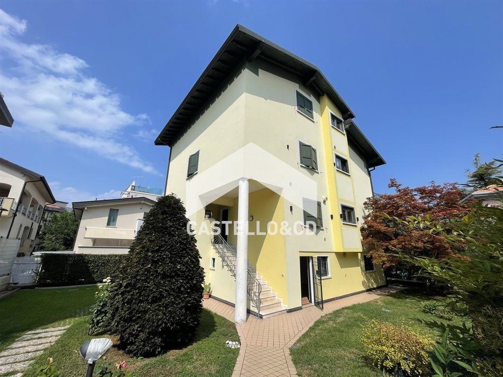 Villa in vendita a Desenzano del Garda via Gramsci