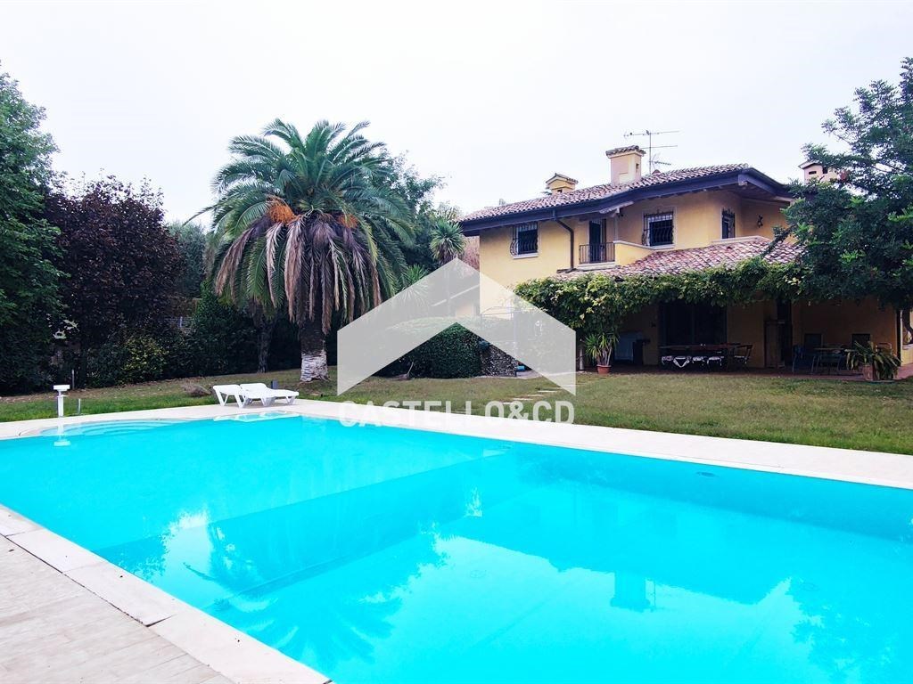 Villa in vendita a Padenghe sul Garda via meucci 17