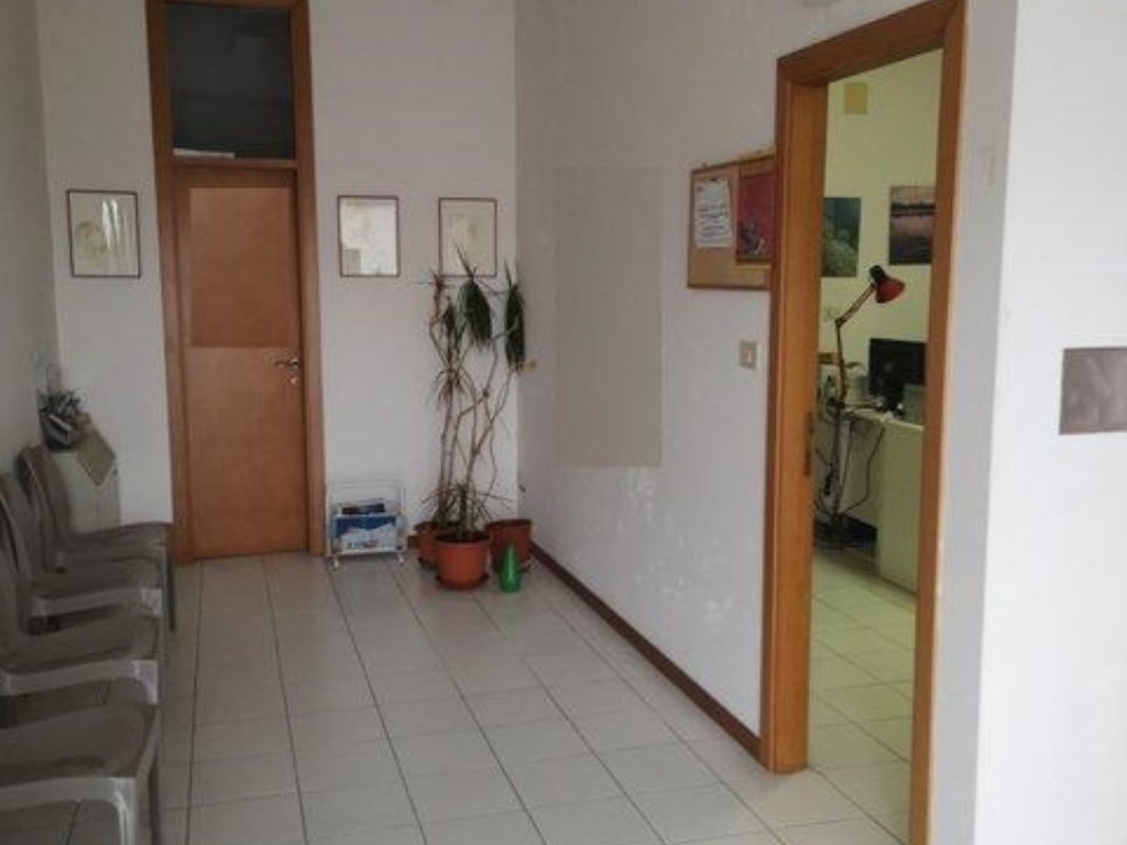 Ufficio in vendita a Folignano