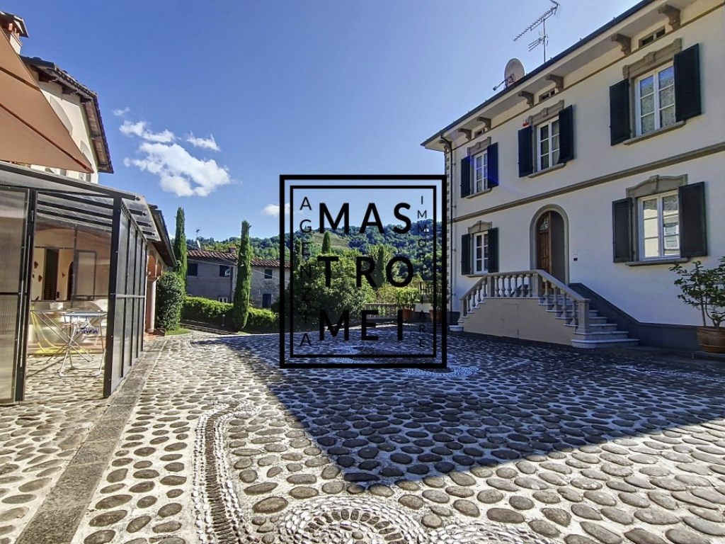 Villa in vendita a Bagni di Lucca via Roma