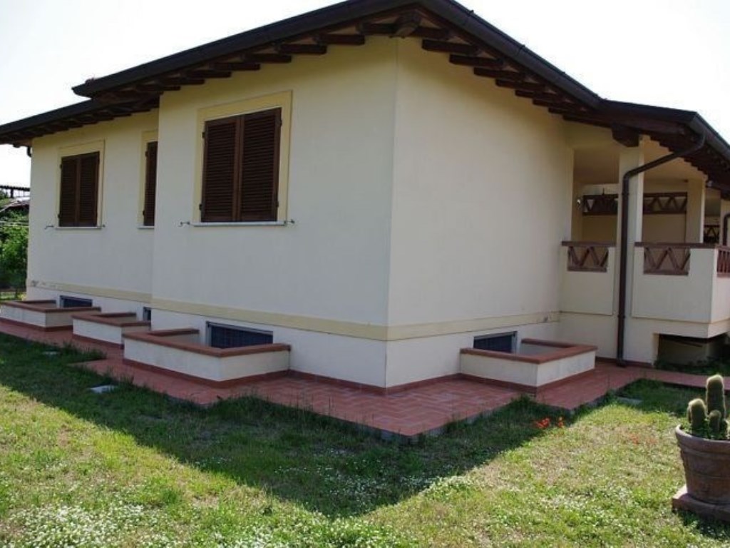 Villa a Schiera in affitto a Camaiore