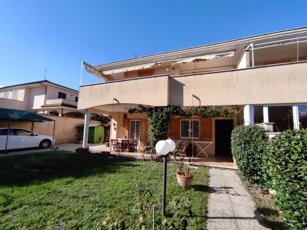 Villa in vendita ad Anzio anzio Ada Negri,12