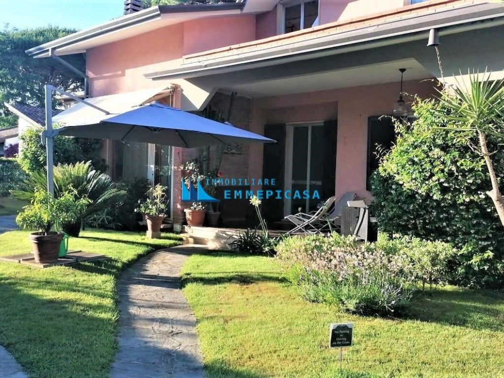 Villa in vendita a Montignoso via Giacomo Matteotti,