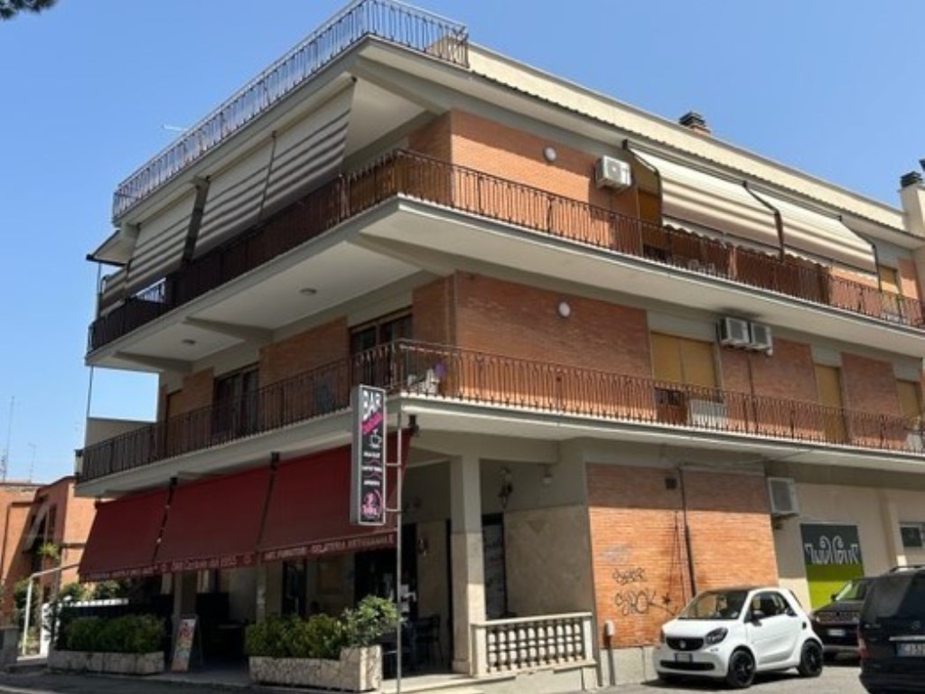 Appartamento in vendita a Guidonia Montecelio via Fratelli Bandiera, 3