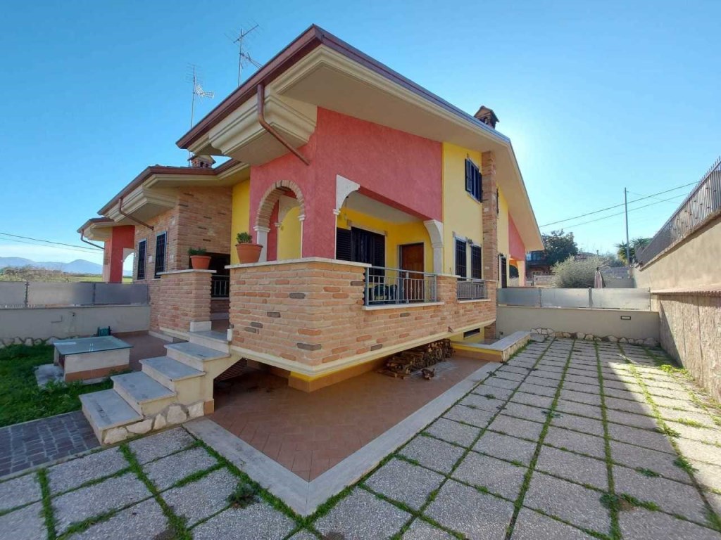 Villa a Schiera in vendita a Guidonia Montecelio via Tiziano Vecellio ,