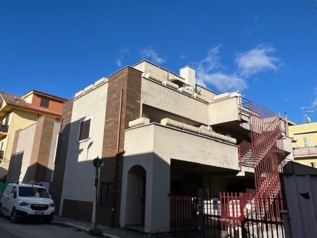 Appartamento in vendita a Guidonia Montecelio via Bari ,