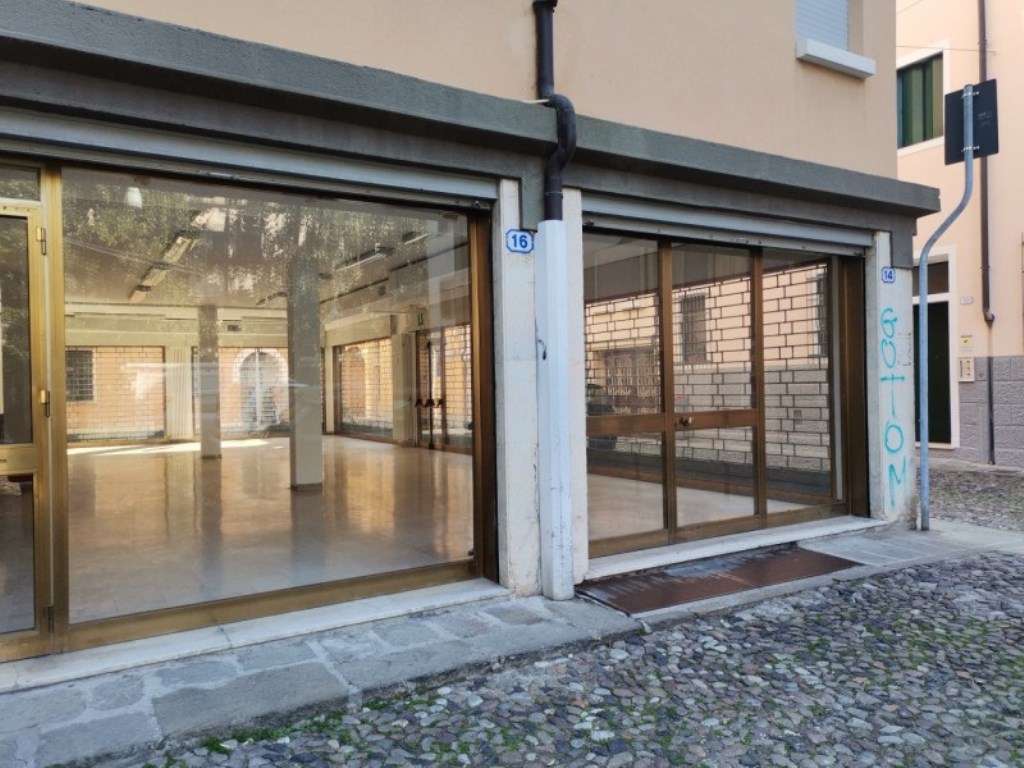 Attività Commerciale in vendita a Padova piazzetta s. Girolamo