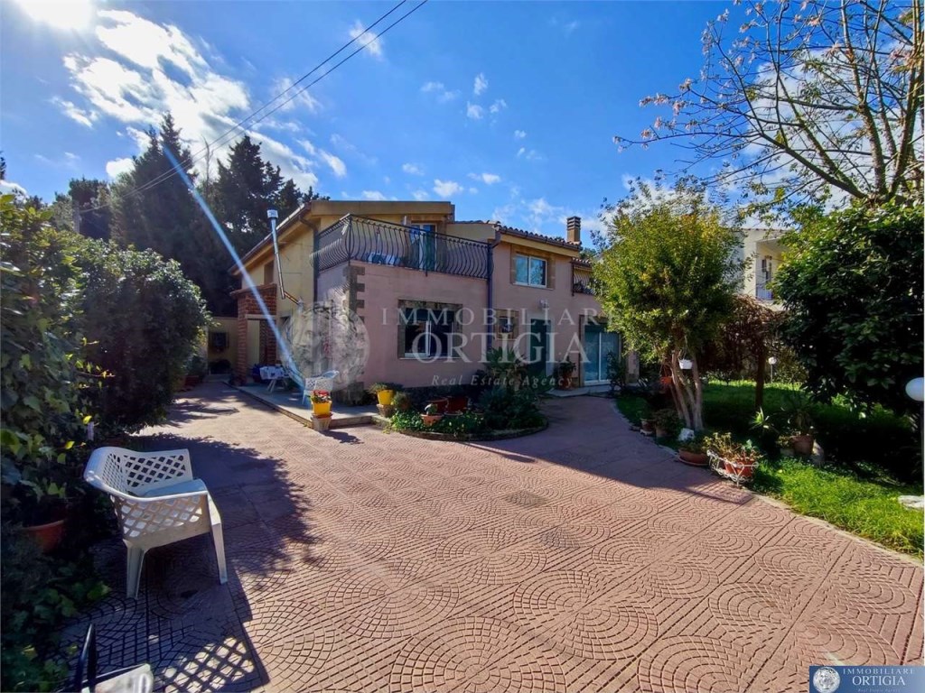 Villa in vendita a Siracusa via siracusa