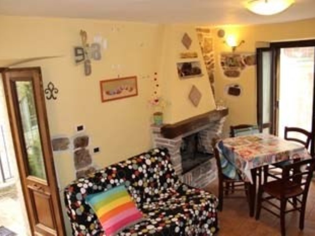 Casa Semindipendente in vendita a Baschi
