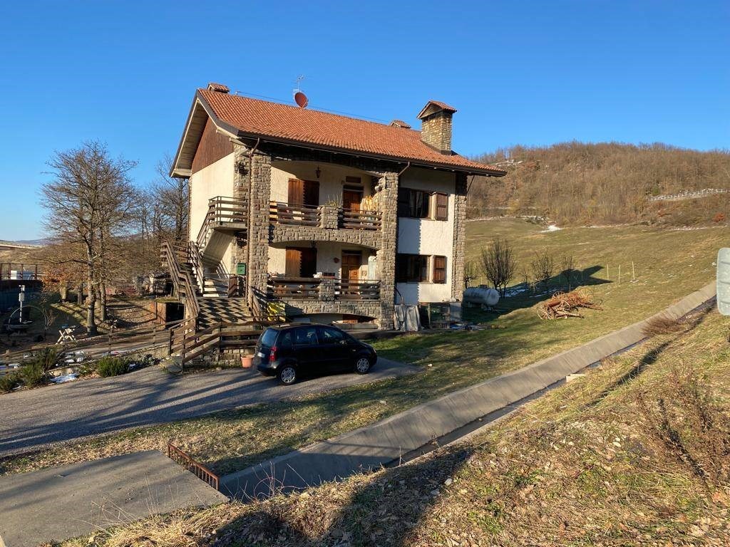 Villa Bifamiliare in vendita a San Benedetto Val di Sambro via Badia 2