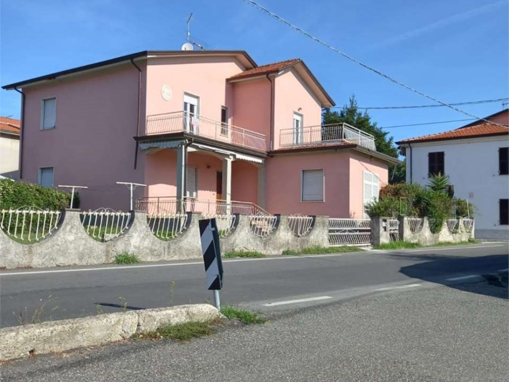 Appartamento in vendita a Castelnuovo Magra canale 1