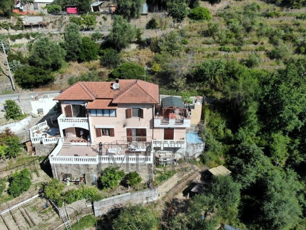 Porzione di Casa in vendita a Camporosso località Castellareto, 501