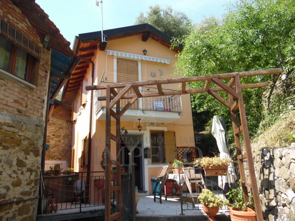 Porzione di Casa in vendita a Camporosso frazione Brunetti, 17