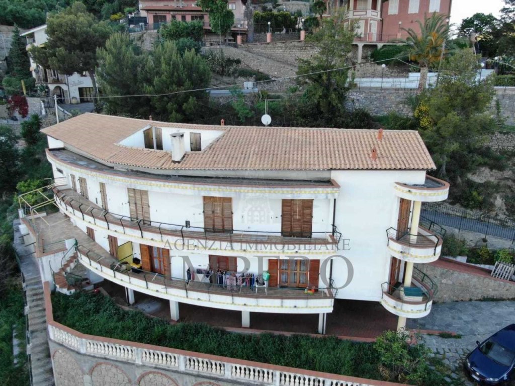 Porzione di Casa in vendita a Ventimiglia via Collasgarba, 44