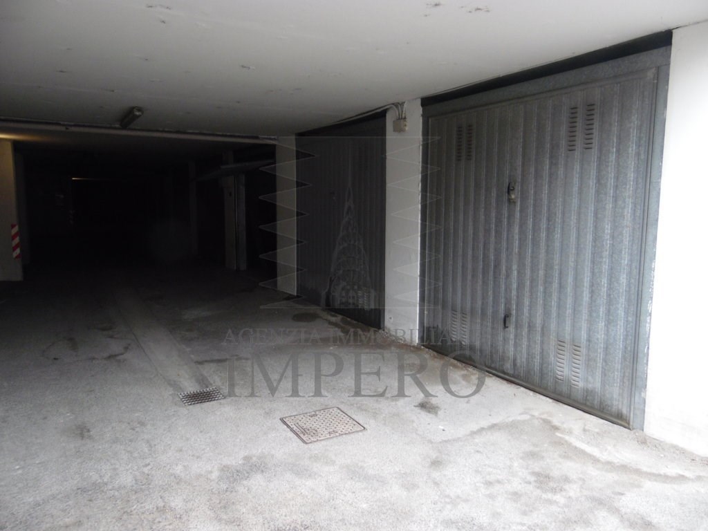 Garage in vendita a Ventimiglia corso Limone Piemonte, 86