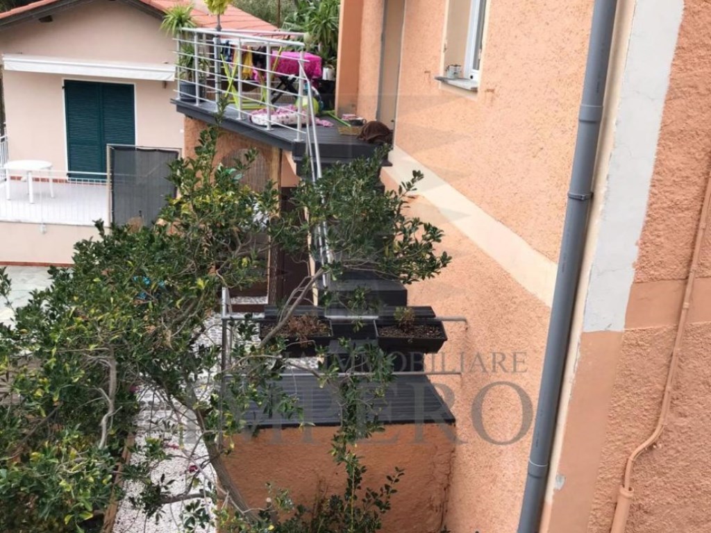 Porzione di Casa in vendita a Ventimiglia via delle Ginestre, 32