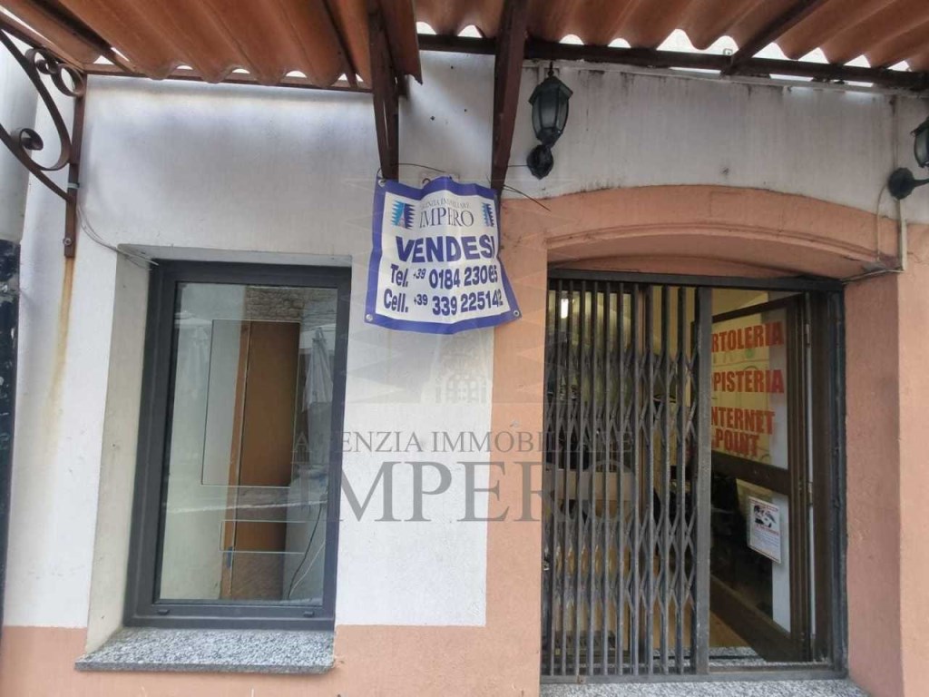 Magazzino in vendita a Ventimiglia via Giuseppe Garibaldi, 57