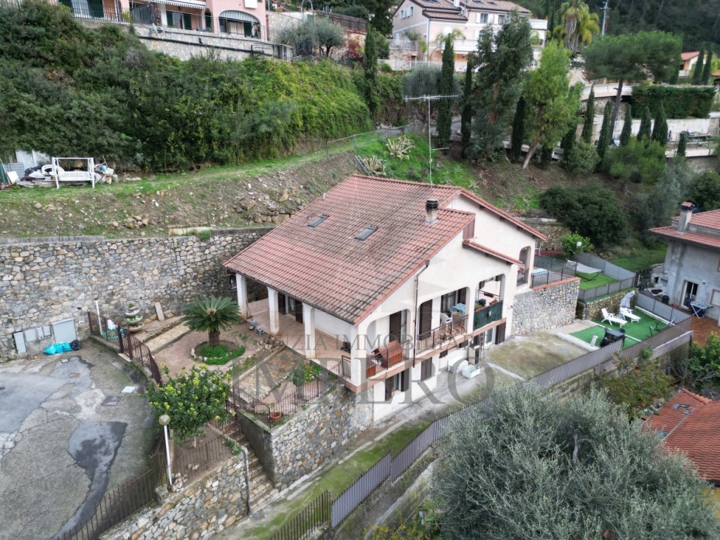 Villa in vendita a Ventimiglia via g. Calsamiglia, 3