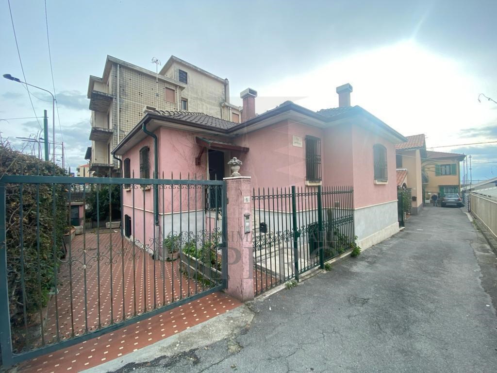 Porzione di Casa in affitto a Bordighera via Arenella, 1