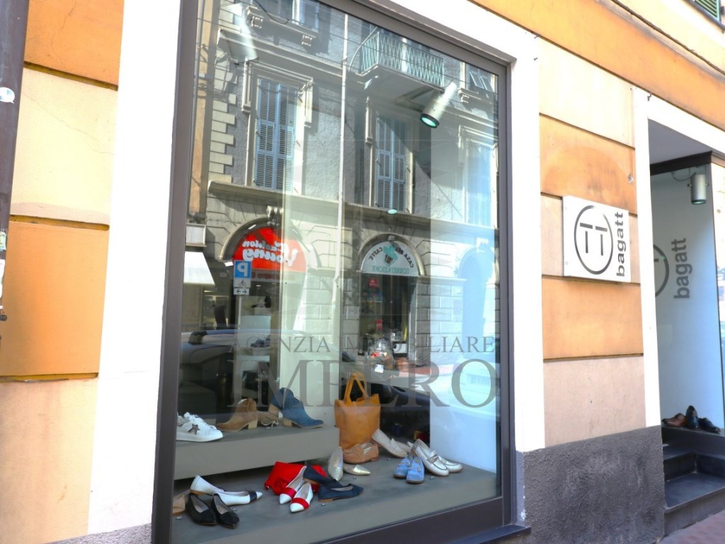 Abbigliamento in vendita a Ventimiglia via Cavour, 20
