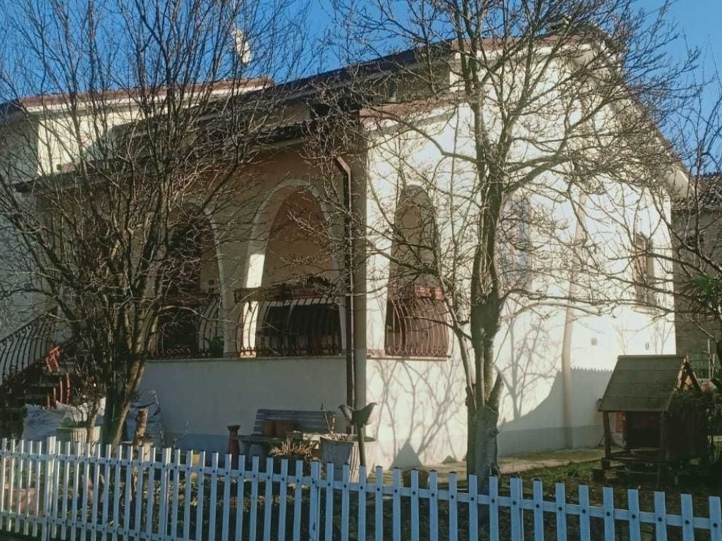 Casa Indipendente in vendita a Cadelbosco di Sopra via Cristoforo Colombo