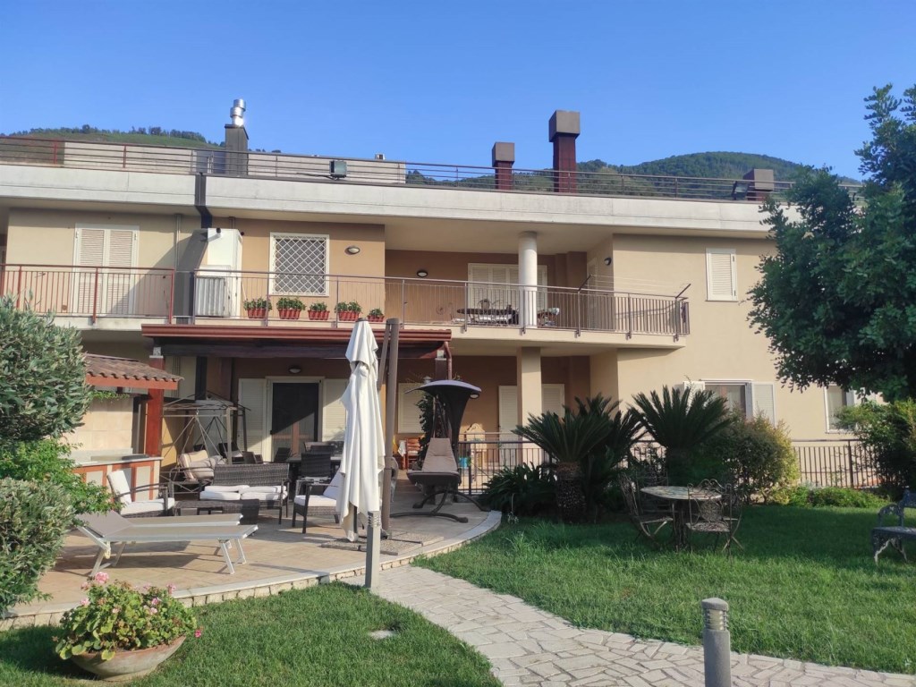 Villa Bifamiliare in vendita a Mercato San Severino