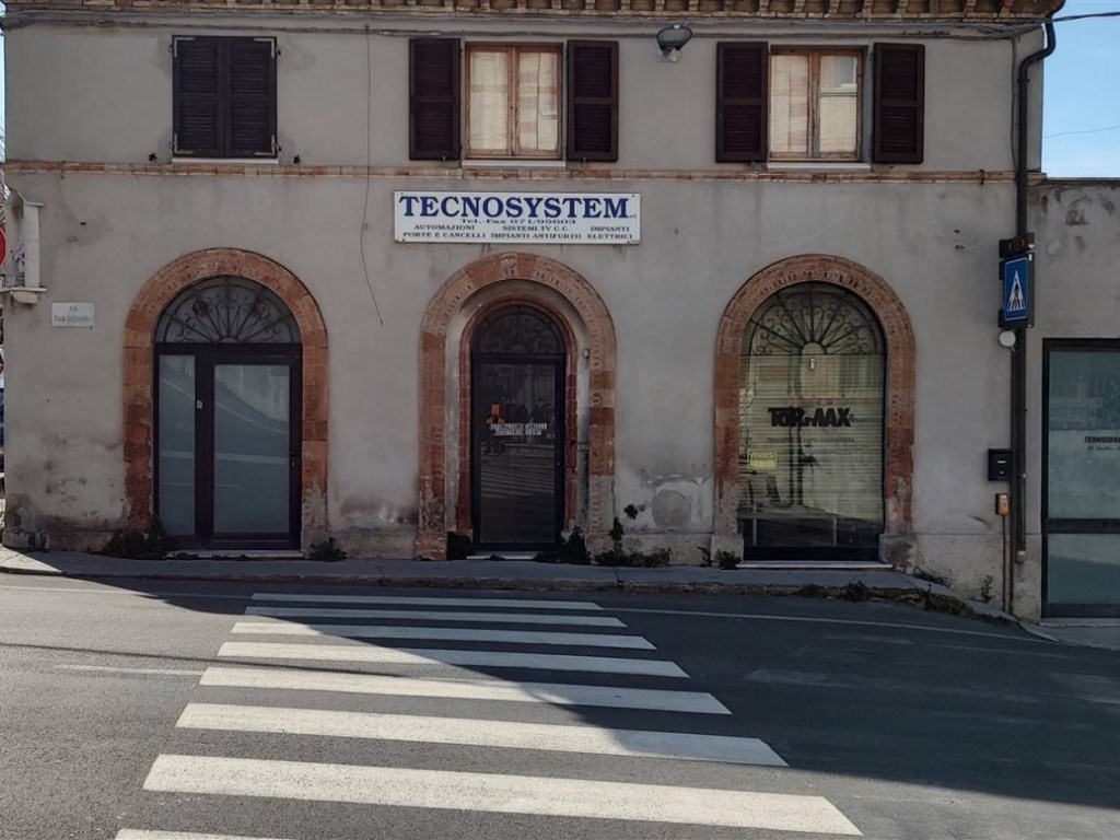 Laboratorio in vendita a Camerano via San Giovanni 2