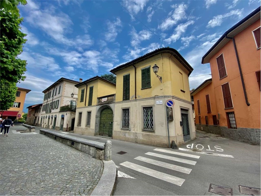Villa in vendita a Bosisio Parini via San Gaetano 2
