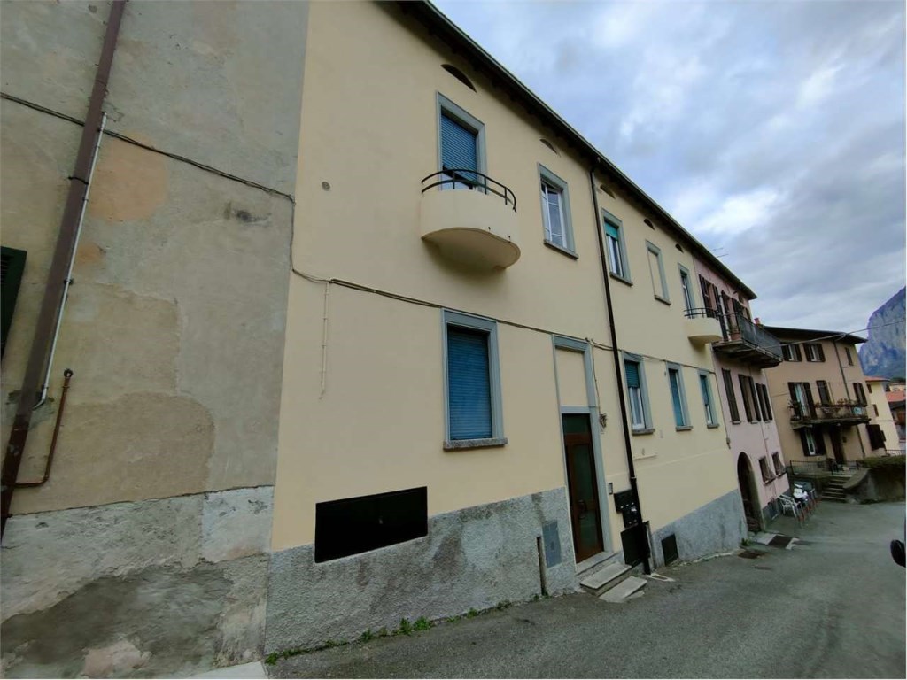 Appartamento in vendita a Lecco via Costa 8