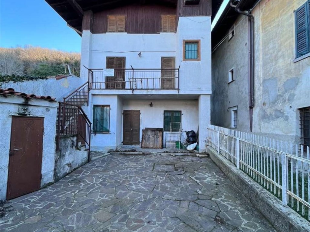 Porzione di Casa in vendita a Colle Brianza via Garibaldi