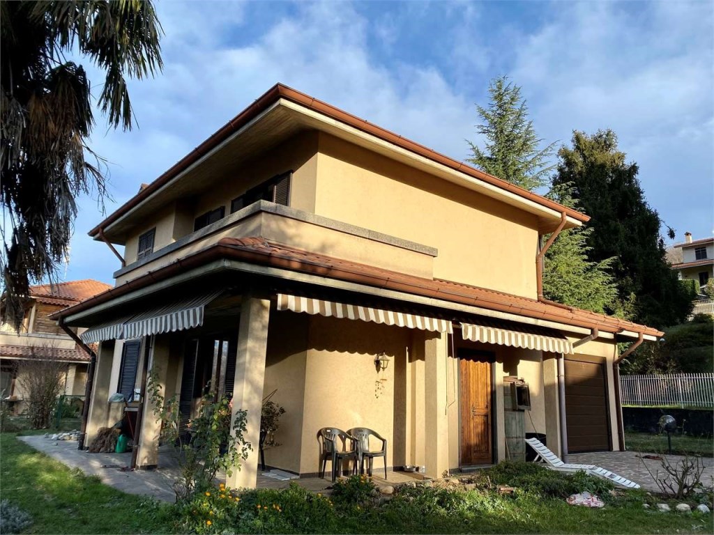 Villa in vendita a Galbiate
