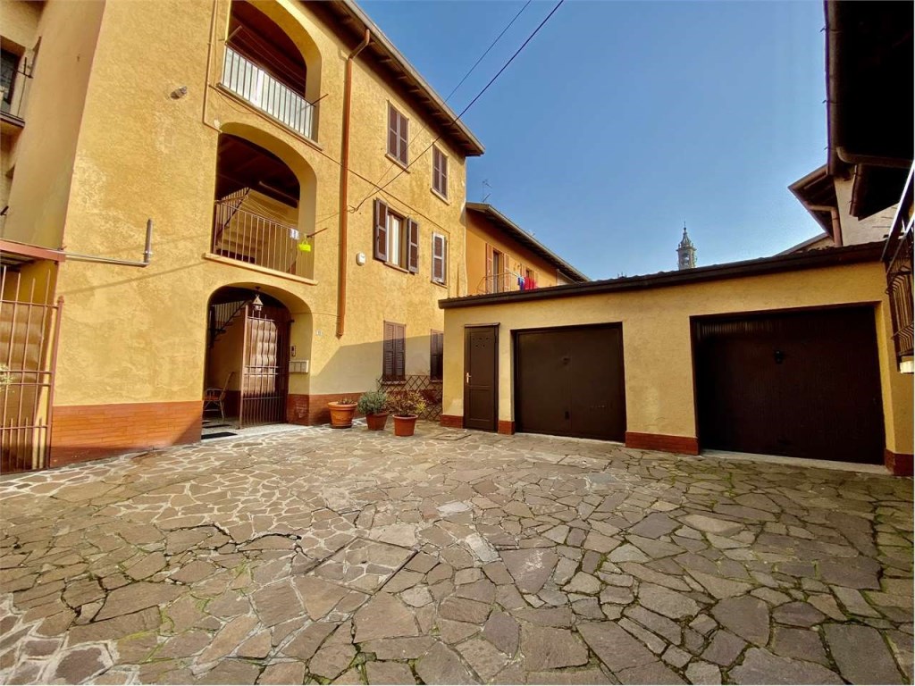 Palazzo in vendita a Cassago Brianza via Fiume / Via s. Agostino 16