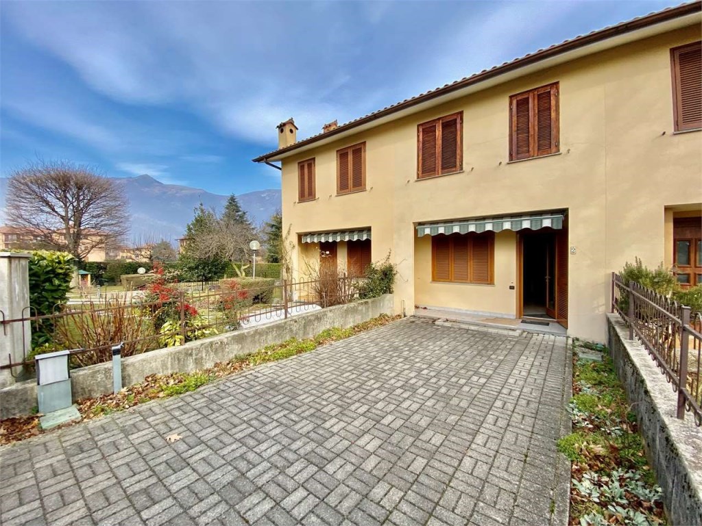 Villa a Schiera in vendita ad Annone di Brianza via Giuseppe Parini