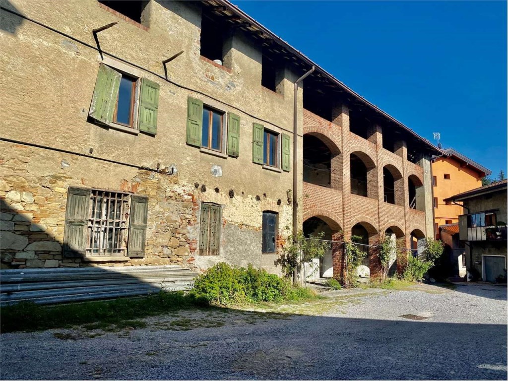 Palazzo in vendita a Garbagnate Monastero via Gaesso 49