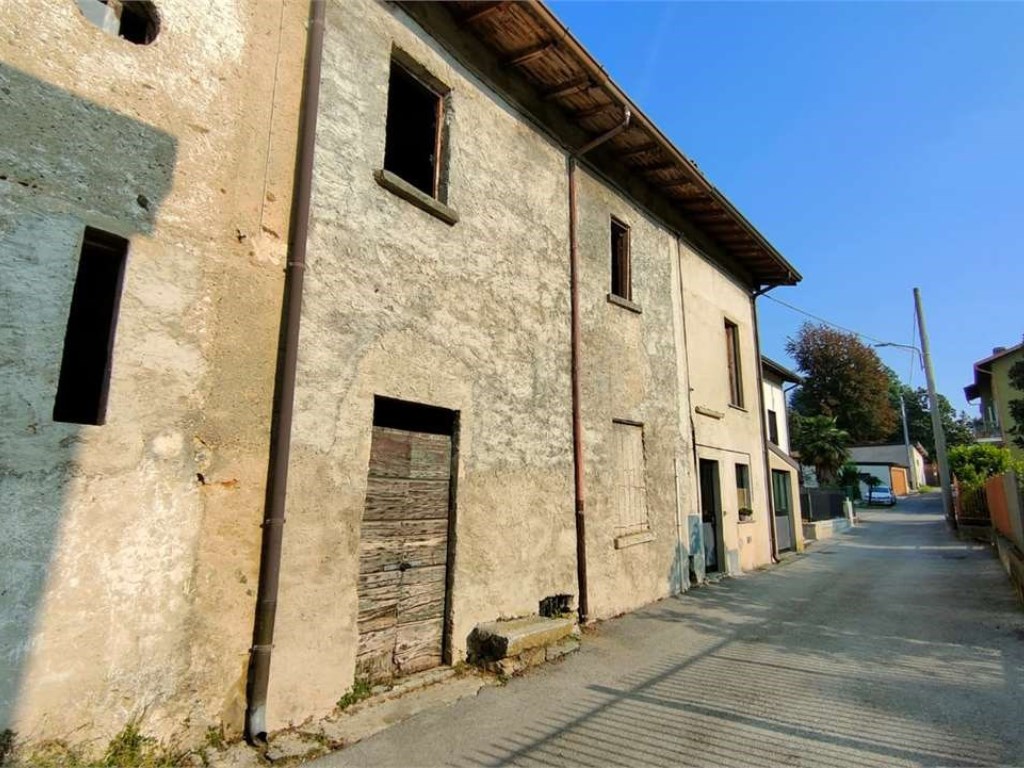 Rustico in vendita a Castello di Brianza via Monte Barro 3
