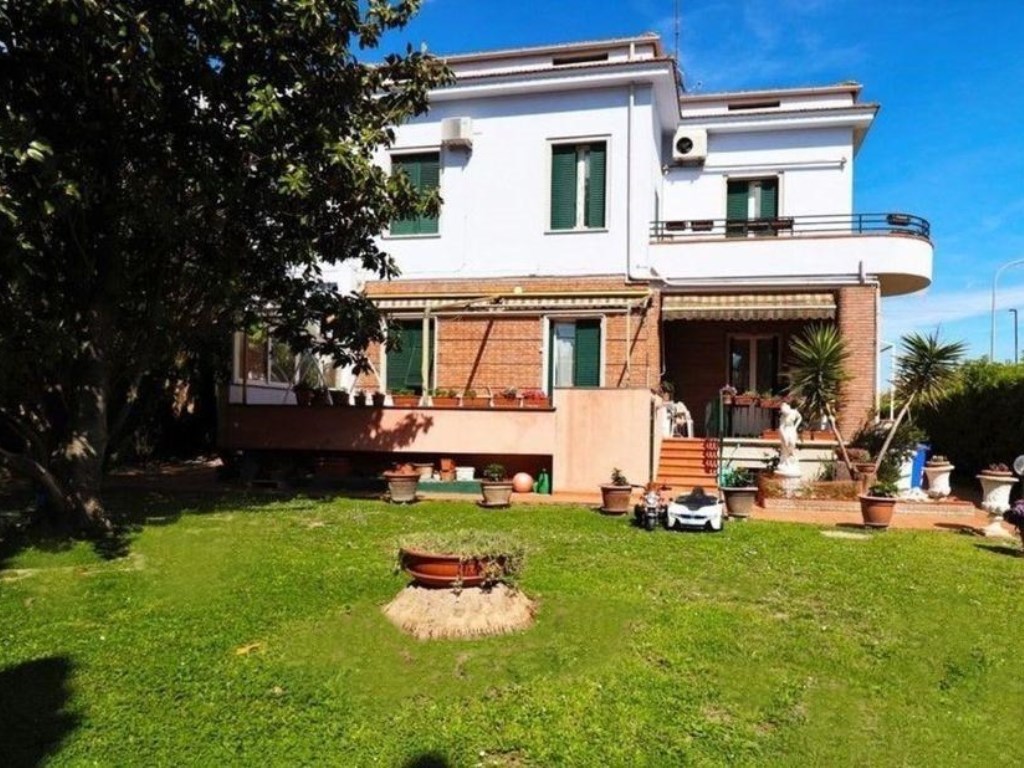 Villa in vendita a Cascina viale Comasco Comaschi,