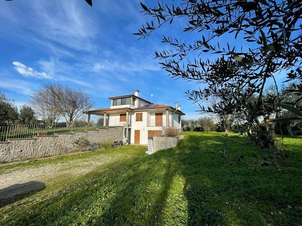 Villa in vendita a Viterbo strada mammagialla 9