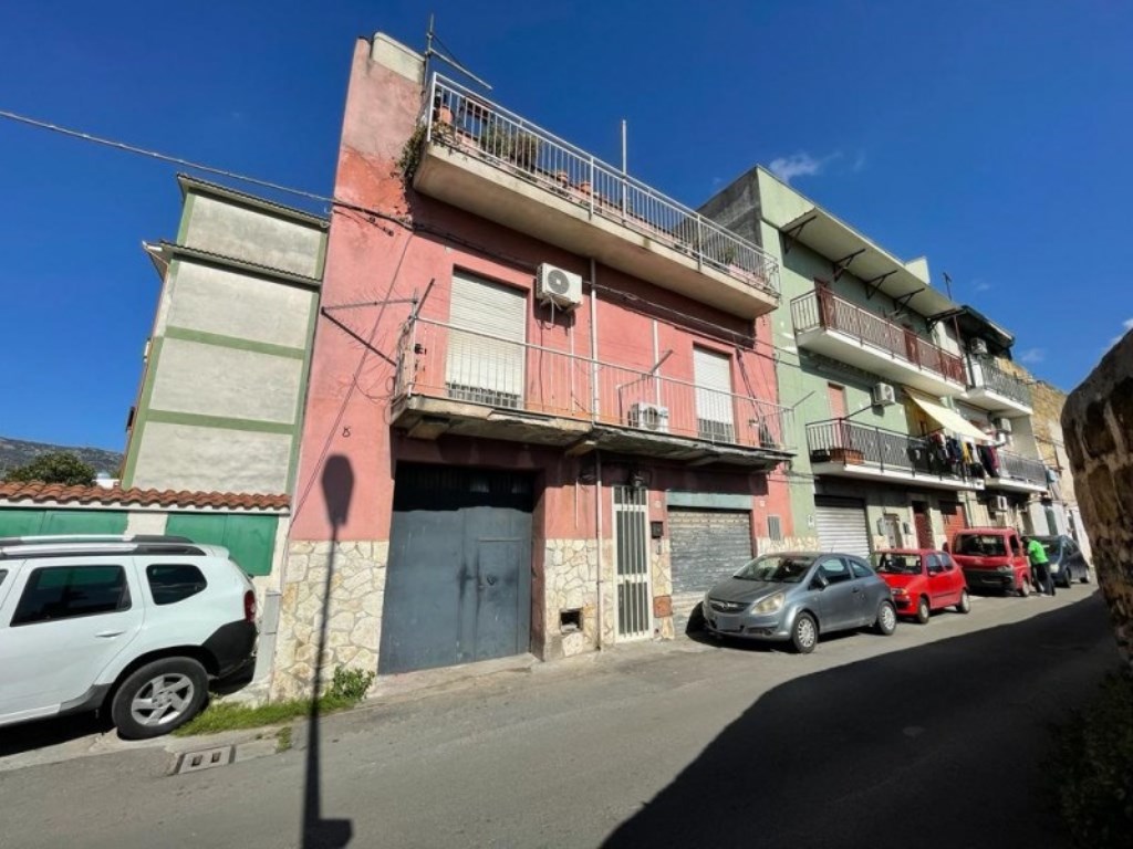 Casa Indipendente in vendita a Palermo via Badia 279