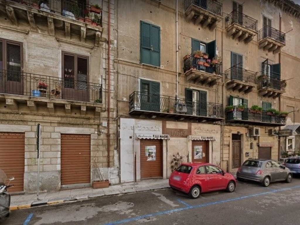 Negozio in vendita a Palermo via Isidoro Carini 38