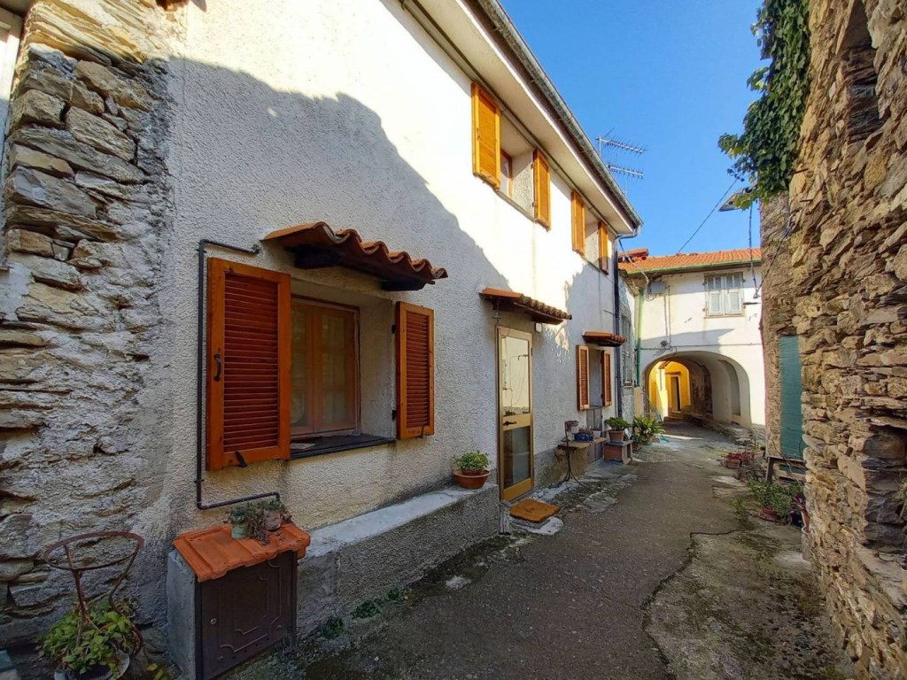 Casa Indipendente in vendita a Borgomaro via Coste di Villa San Sebastiano