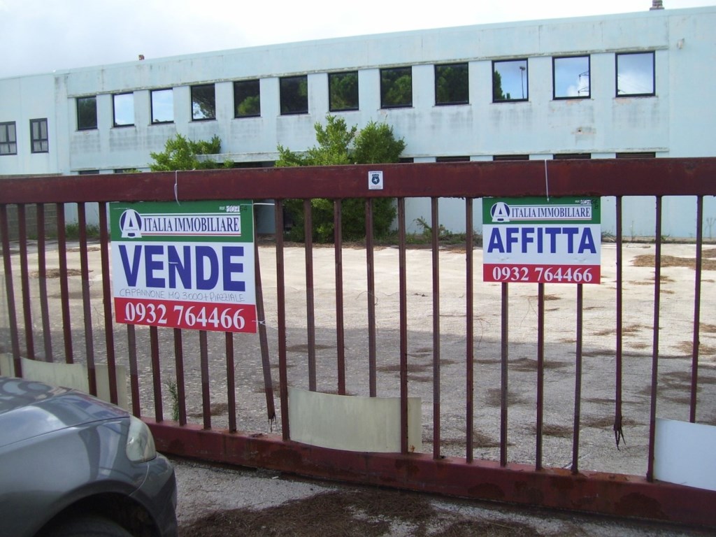 Capannone Commerciale in affitto a Ragusa zona industriale 1 fase